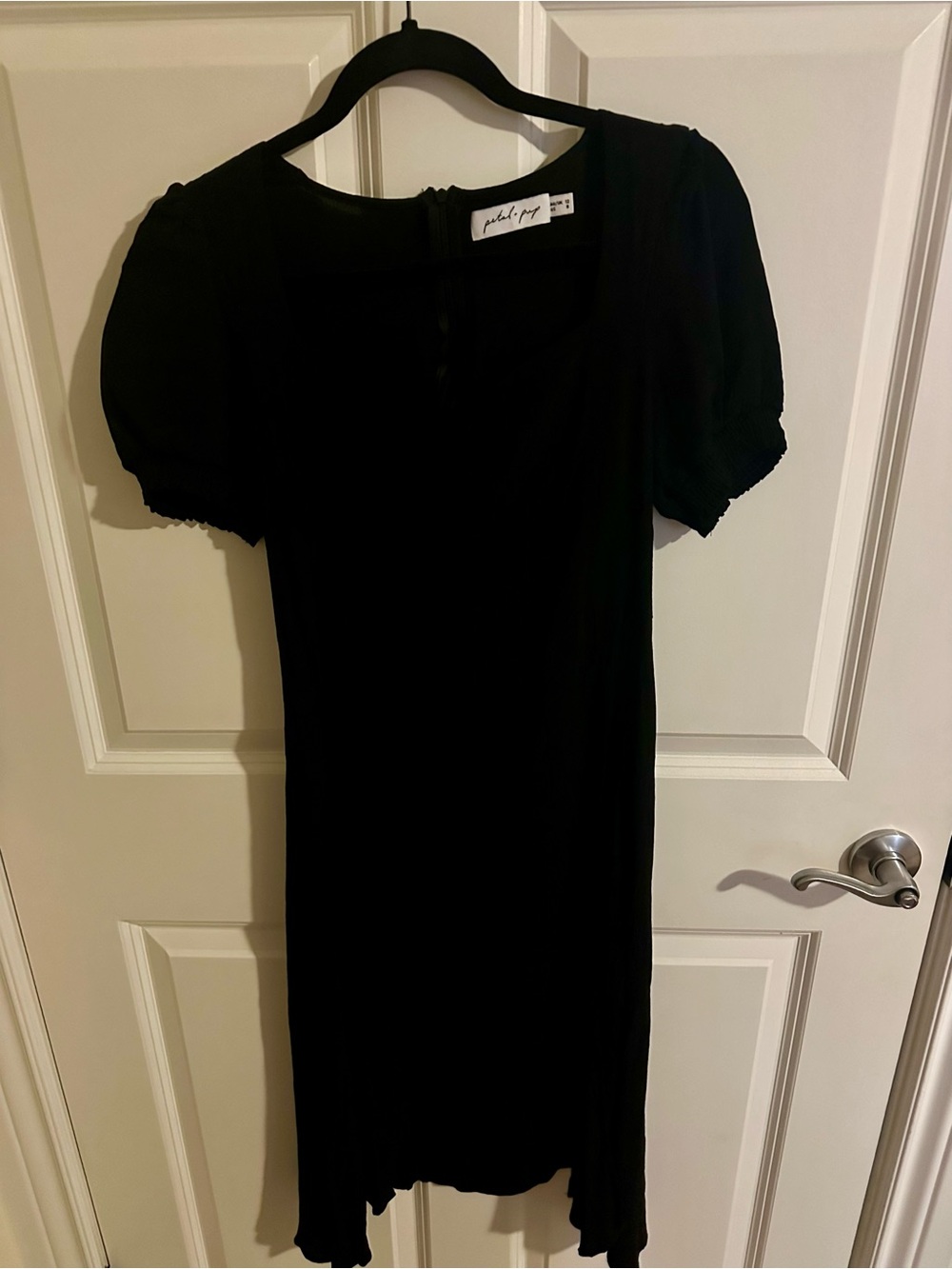 Elegant Black Midi Dress with Side Slit - Picture 7 of 8